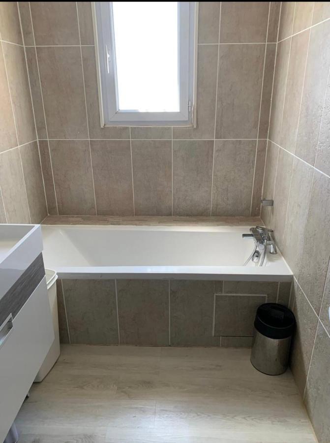 Plain Pied Climatise Piscine Idealement Situe Boulazac Isle Manoire Exterior foto